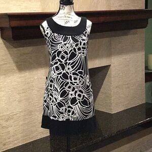 Black and white Sleeveless Tunic Size S